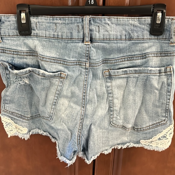 Mid Rise Shortie - Picture 2 of 2